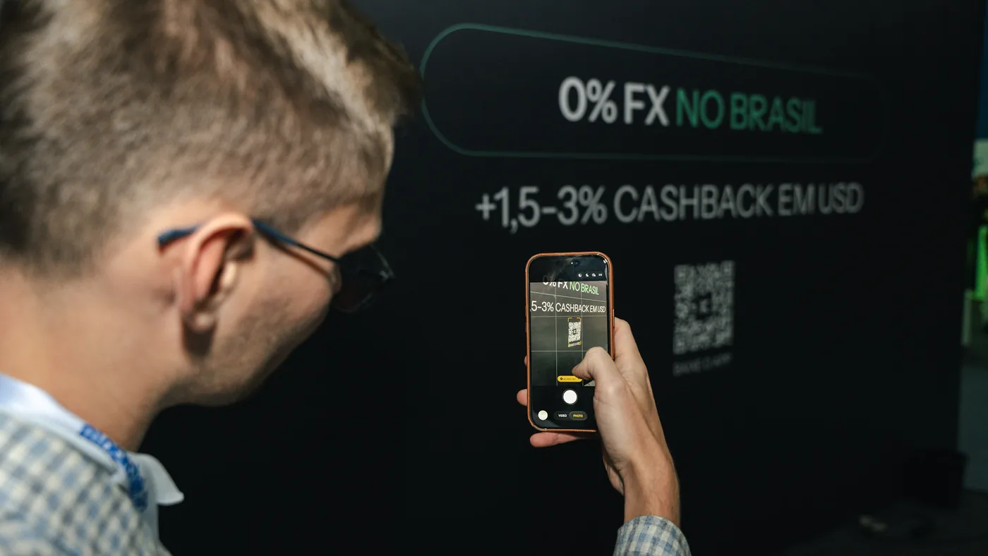 KAST sign at Blockchain Rio: 0% FX no Brasil, 1.5-3% cashback in USD